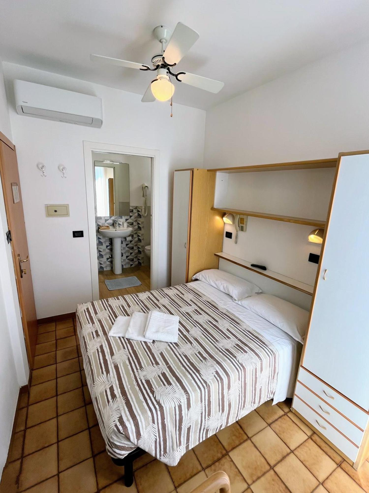 Albergo Villa Denny Rimini Oda fotoğraf